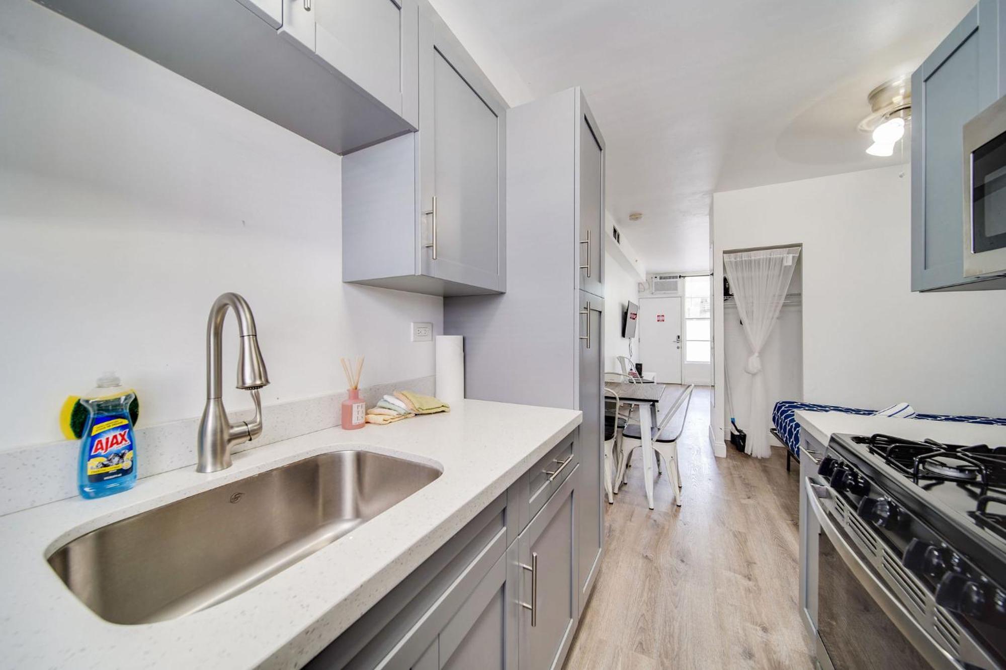 Fun & Value Ocean Dr, South Beach, Steps To Apartment Miami Beach